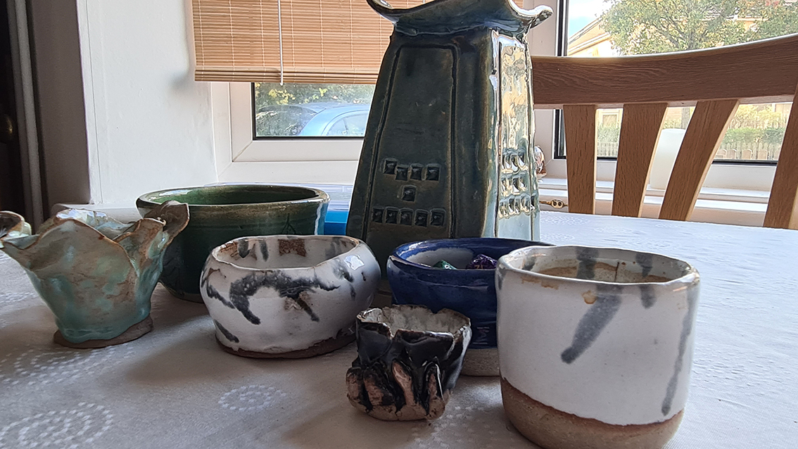 Naked pottery: why do improvisers expose the creation process?