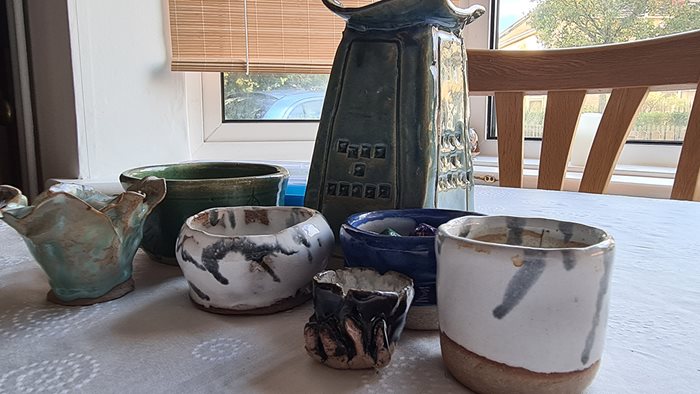 Naked pottery: why do improvisers expose the creation process?